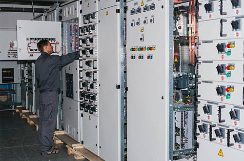 Ang low voltage switchgear ay may short circuit overload