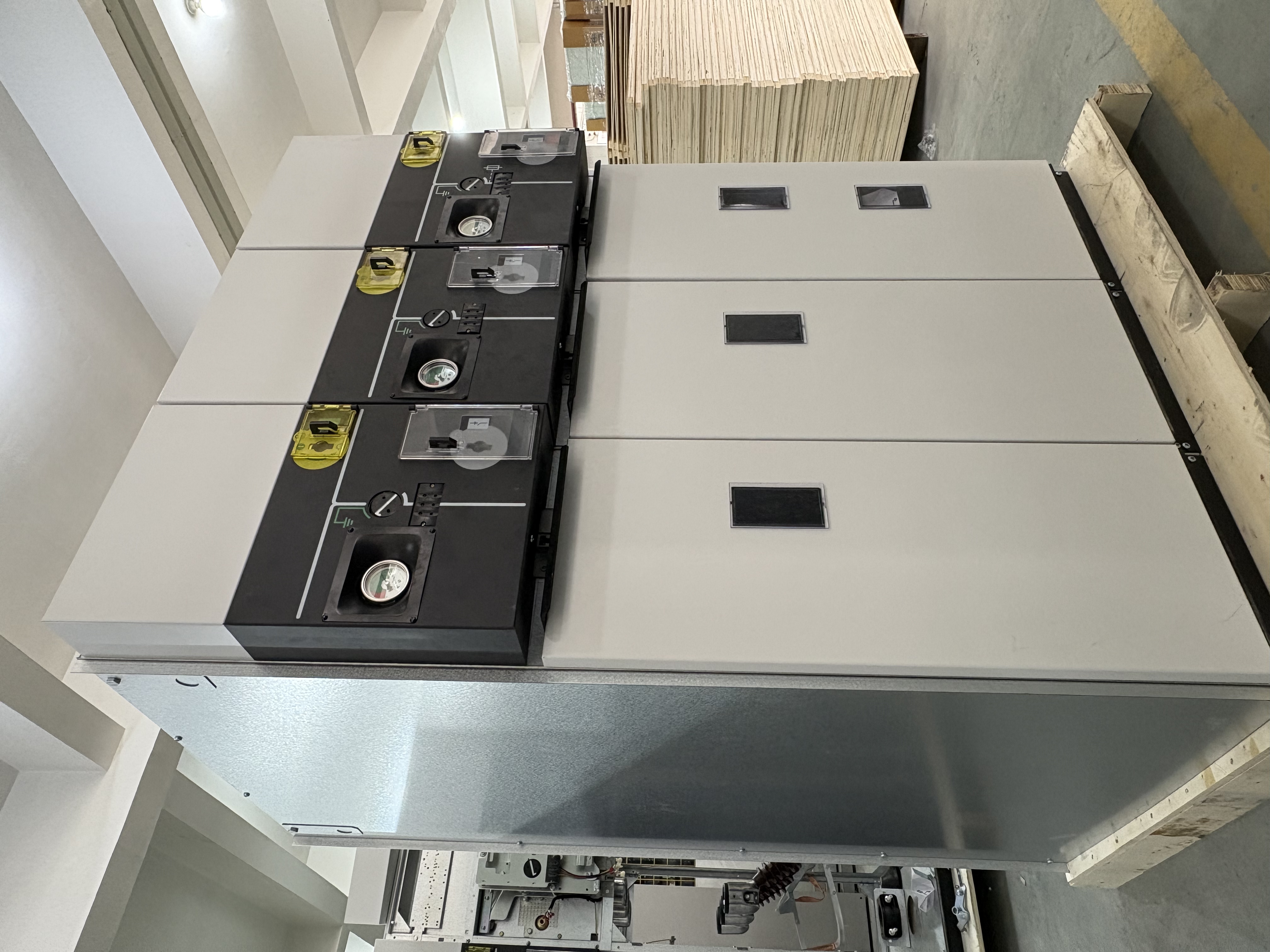 Mataas at mababang boltahe switchgear